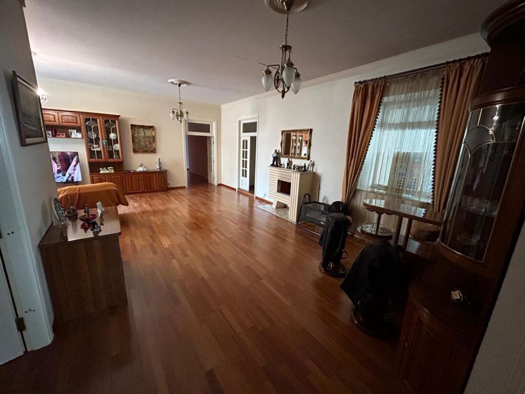 Satılır 7 otaqlı köhnə tikili 400 m² — Mənzil, Bakı (5)