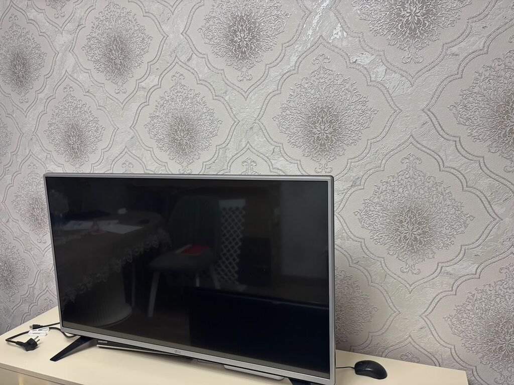 Televizor — 200 AZN Televizor altlığı — 60 AZN Qonaq otağı üçün — Televizorlar, Bakı (2)