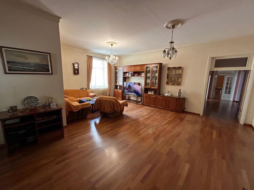 Satılır 7 otaqlı köhnə tikili 400 m² — Mənzil, Bakı (11)