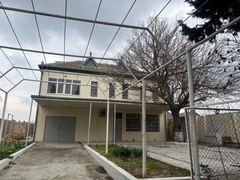 Satılır 4 otaqlı həyət evi/bağ evi 250 m² — Bakı