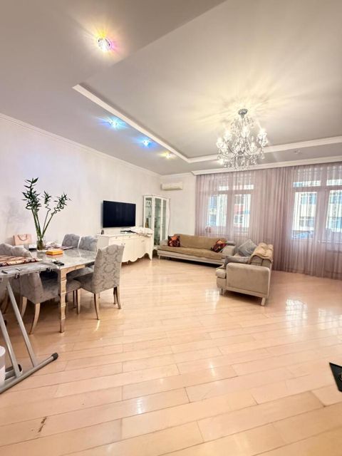 Satılır 3 otaqlı yeni tikili 135 m² — Bakı