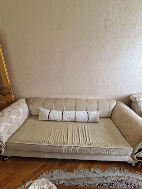 Klassik üslubda yumşaq mebel dəsti - Tərkib: 3 nəfərlik divan + 2 — Bakı