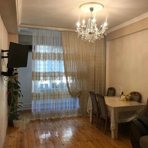 İcarəyə verilir 2 otaqlı köhnə tikili 70 m² — Bakı