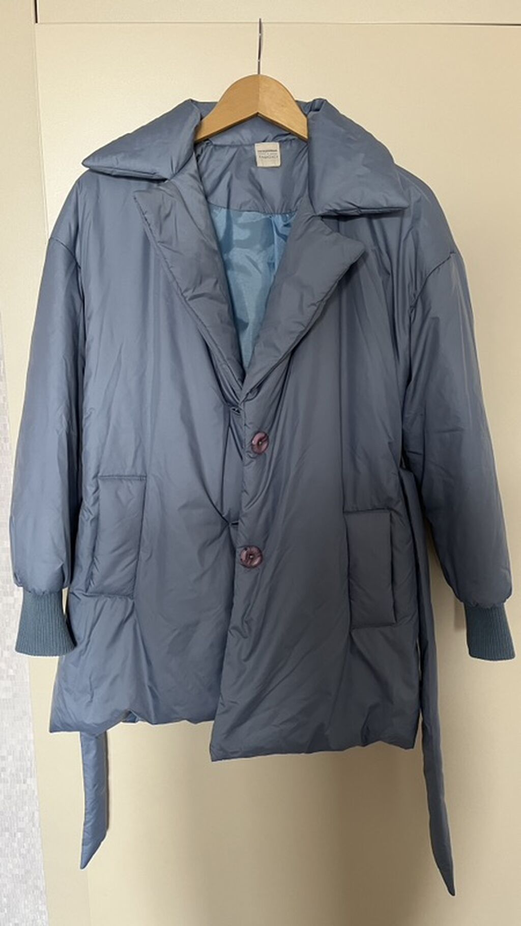 Yargıcı Outerwear qadın paltosu - Rəng: boz-mavi (soyuq ton) - Model — Palto, Digah (2)
