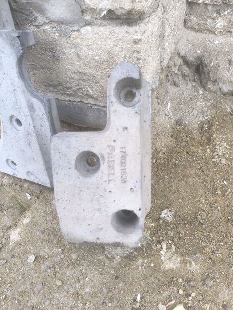Məhsul: Beton körpü/boru dayağı üçün prefabrik kronşteyn/əlcək — 50 ₼ · Bakı · Beton Məhsul: Beton körpü/boru dayağı üçün prefabrik kronşteyn/əlcək — Bakı