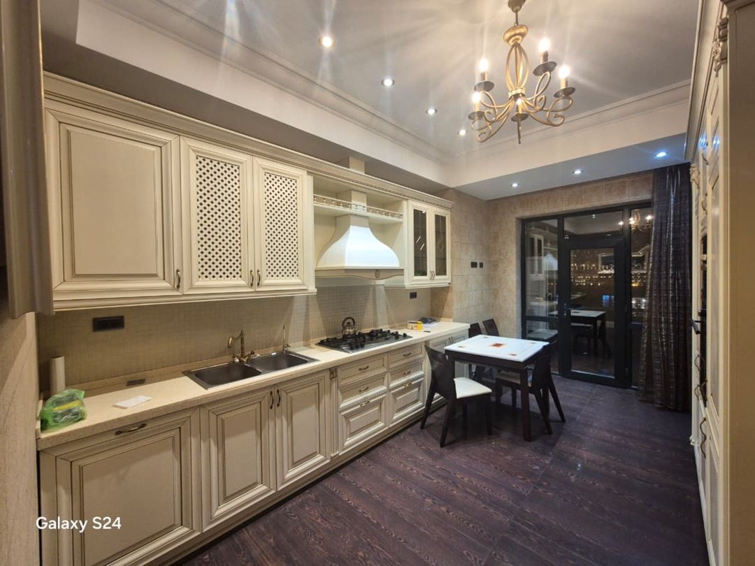 Satılır 4 otaqlı yeni tikili 200 m² — Mənzil, Bakı (11)