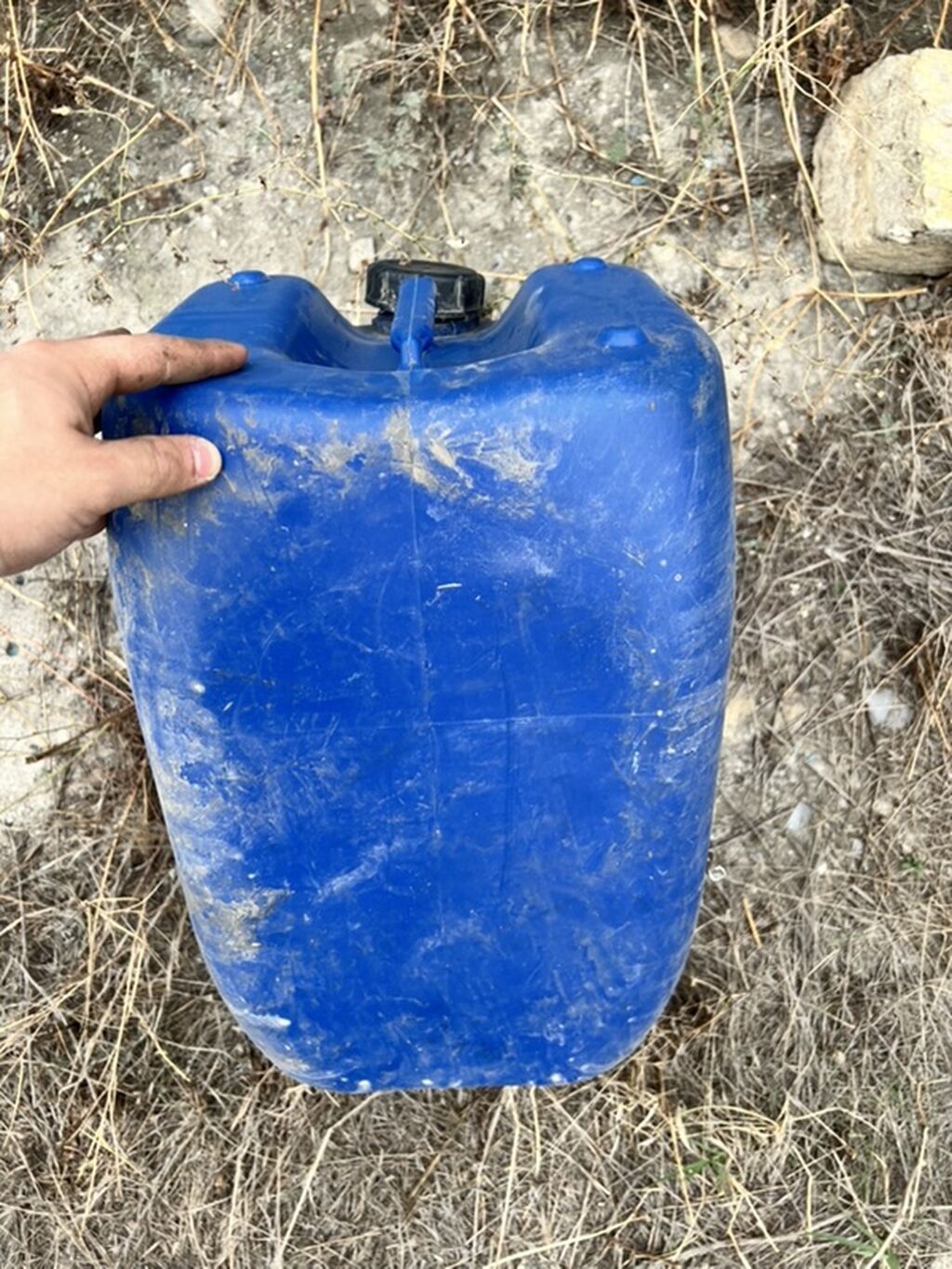 Mavi plastik kanistrlər (bidonlar) - Həcmi: təxmini 20–30 litr — Su çənləri, kanisterləri, bochkalar, Sumqayıt (4)