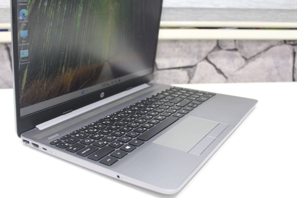 HP noutbuk – zərif gümüşü korpus, tam klaviatura və geniş toxunma — HP, Gəncə (3)