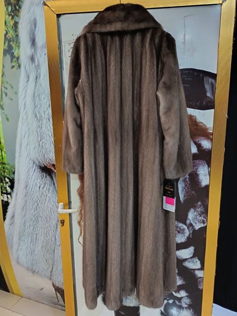 Uzun mink kürkü - Model: klassik, düz kəsim, dizdən xeyli aşağı — Bakı