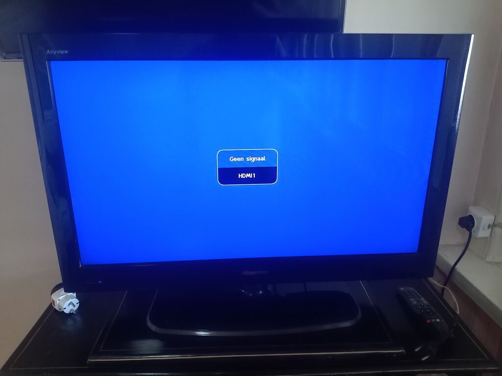 Hisense LCD televizor - Diaqonal: təxminən 32" - Ekran: LCD, geniş — Televizorlar, Bərdə