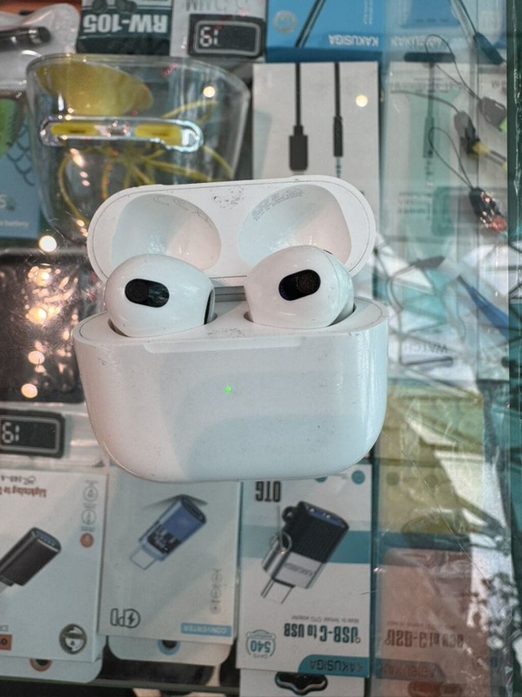 AirPods 3 originaldi Case in ici biraz noqte var Vse Bele ideal di — Qulaqcıqlar, Bakı (3)