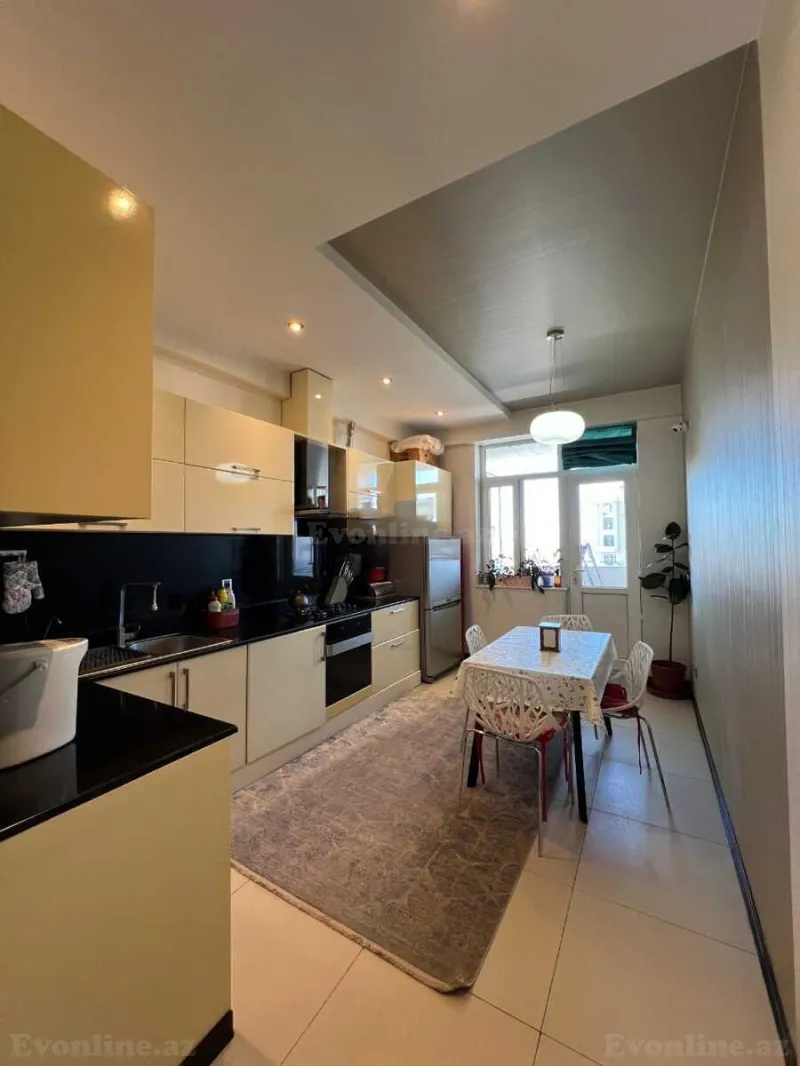 Satılır 3 otaqlı Mənzil Yeni tikili 160 m² Bakı, Yasamal r., İnşaatçılar m — Mənzil, Bakı (8)