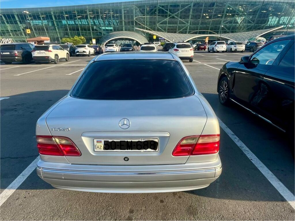 Mercedes-Benz E 240: 2.4 l 1999 il Sedan — Avtomobillər, Digah (3)