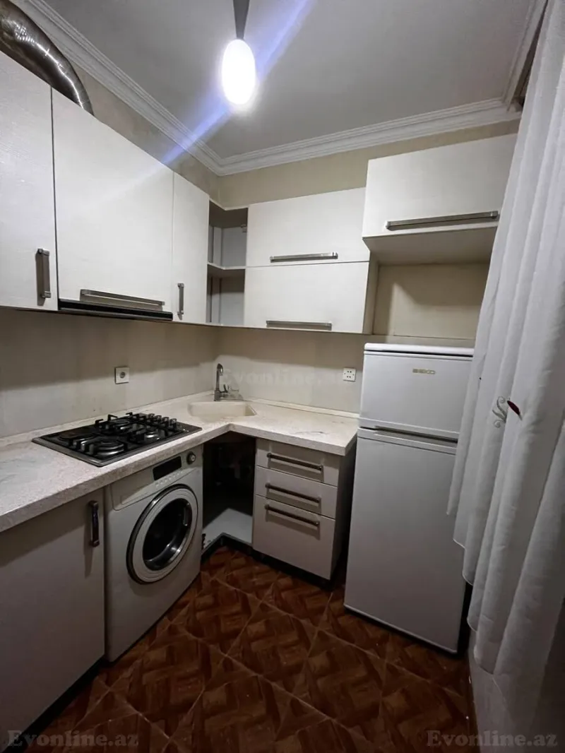 Kirayə verilir 2 otaqlı Mənzil Köhnə tikili 50 m² Bakı, Nəsimi r., Memar Əcəmi m., 4-cü mikrorayon — Mənzil, Bakı (4)