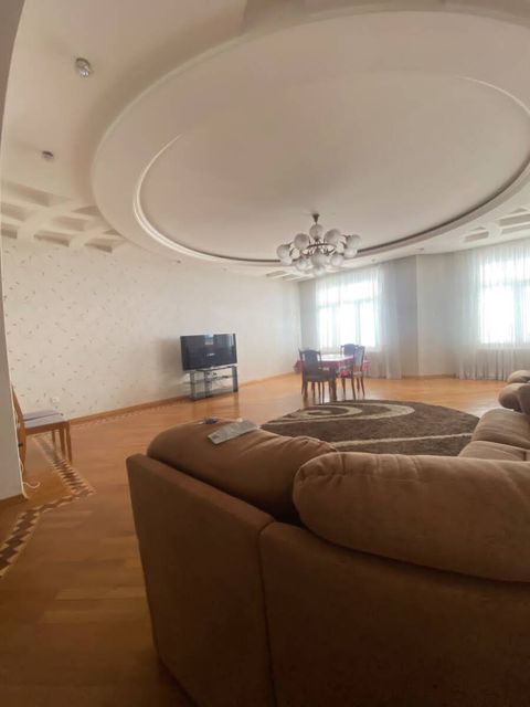İcarəyə verilir 3 otaqlı yeni tikili 170 m² — Bakı