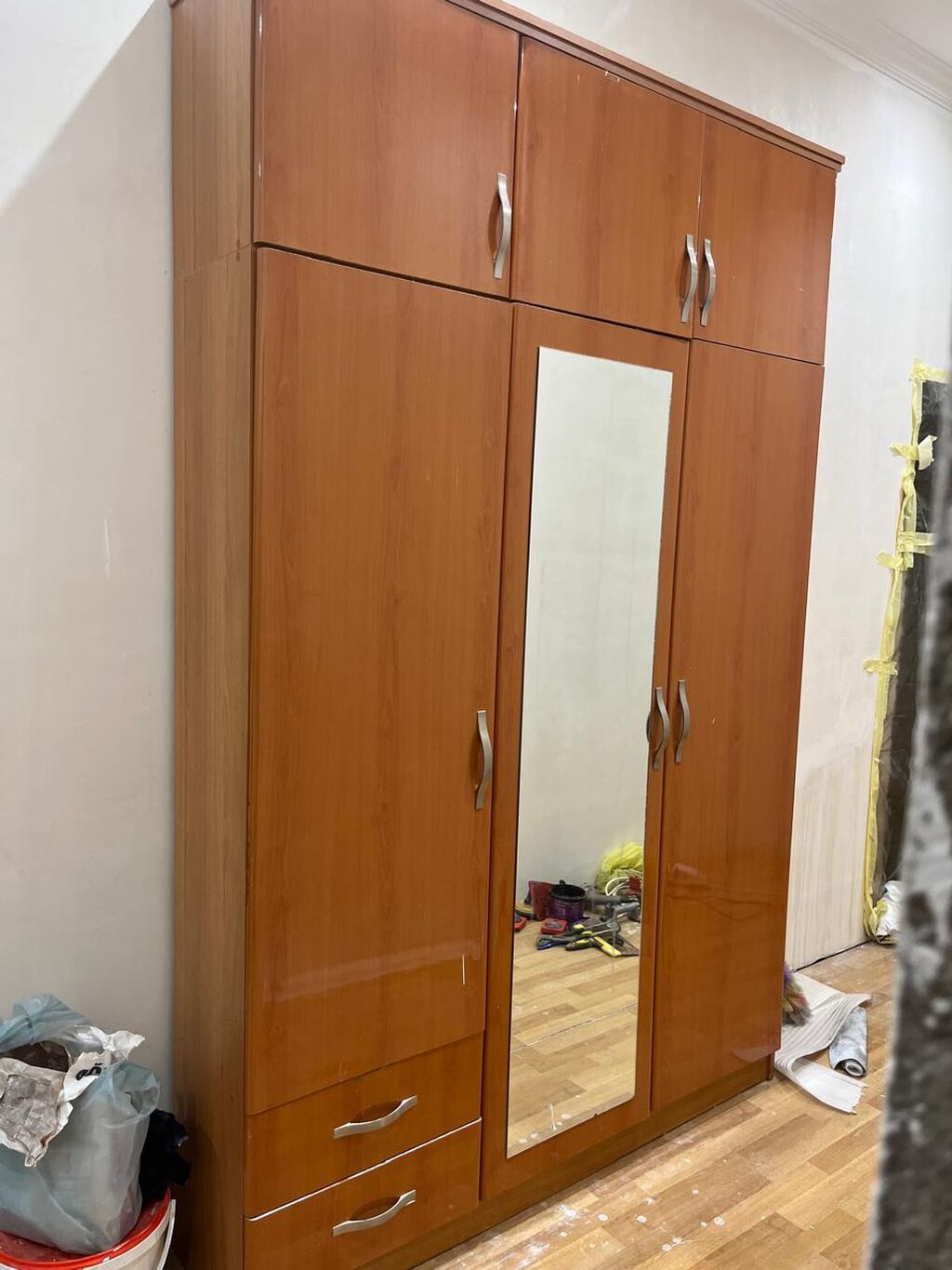 Geniş həcmli paltar şkafı - Material: ağac teksturalı laminat (isti — Şkaflar, Bakı