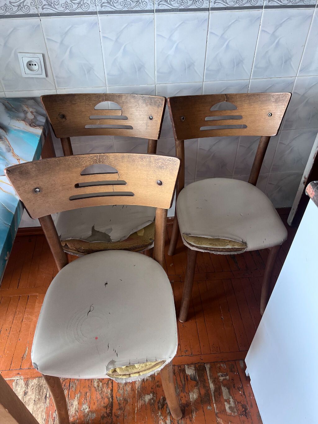 Kuxna Stol 40 azn stul 1 ədədi 5 azn — Masalar və stullar, Bakı (2)