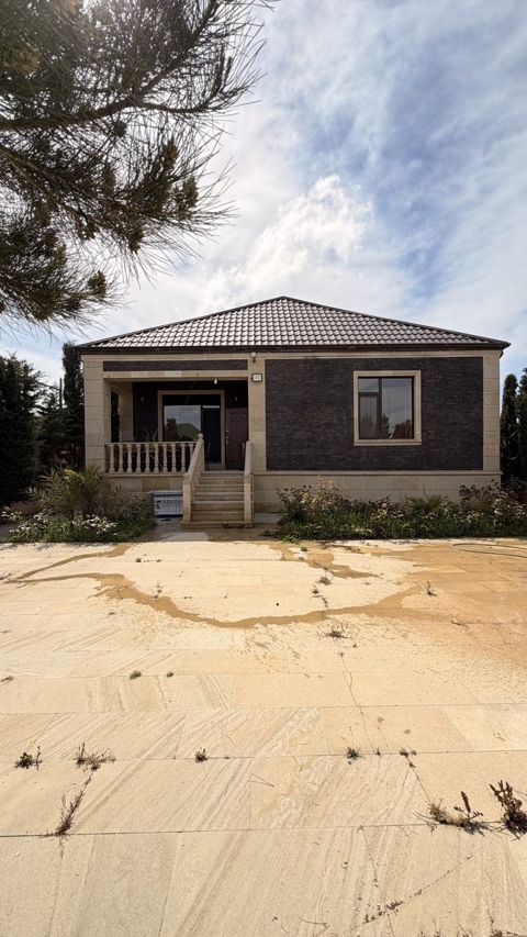 Satılır 4 otaqlı həyət evi/bağ evi 140 m² — Bakı