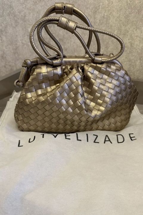 Lutvelizade toxunma detallı qadın çantası - Model: yumşaq “pouch” — Bakı
