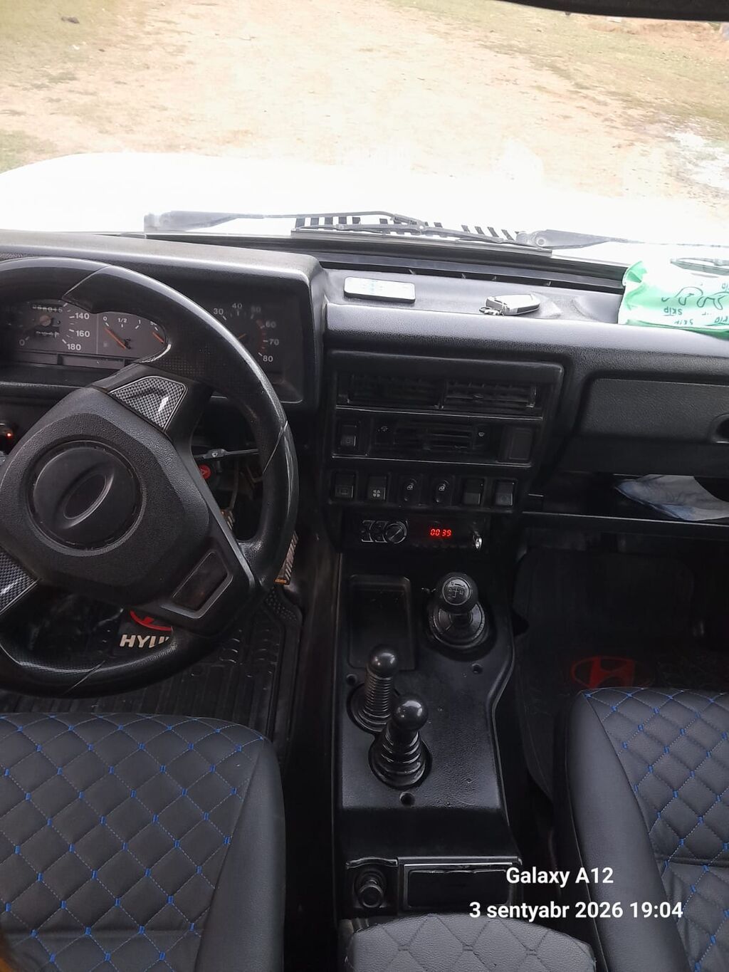 Lada Niva (3 qapı) – ağ rəng, 4x4 ofroud krossover/SUV. Texniki 77-FH-953 — Avtomobillər, Masallı (5)