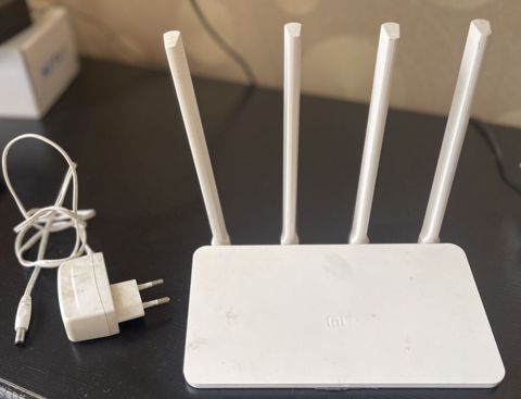 Xiaomi Mi Router 3C (4 antenalı) – Wi‑Fi marşrutizator Ela işləyir — Bakı