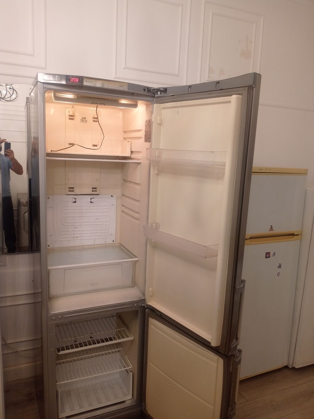 Hotpoint Ariston soyuducu, alt dondurucu bölməli model. Paslanmaz — Soyuducular, Bakı (2)