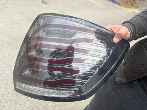 Lada grantanın mercedes stilində təkcə sağ stopudur. İşlək vəzyətdədi — Saray