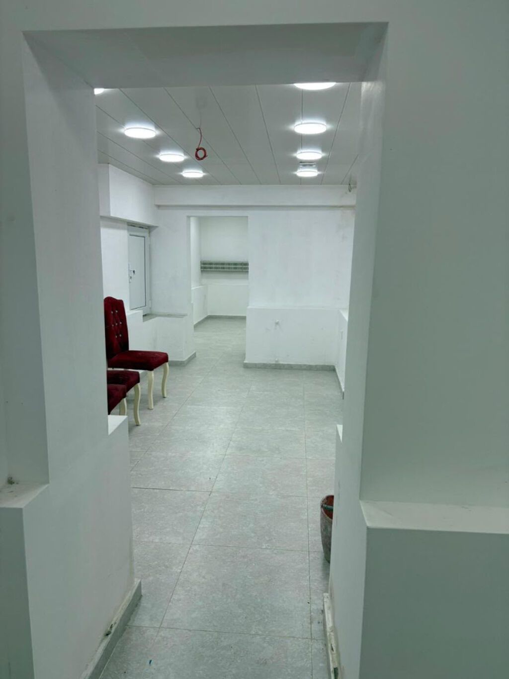 Yeni Yasamalda, 5000 nəfər şagirdi olan 286 N-li məktəbin və Bravo — Əmlak, Bakı (2)