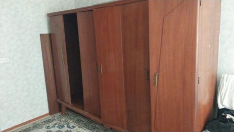 Klassik üslubda iri həcmli taxta qarderob - Material: ağac (taxta) — Bakı