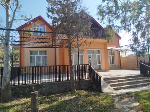 Satılır 5 otaqlı həyət evi/bağ evi 197 m² — Bakı