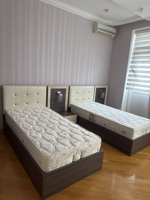 Mebel dəsti – yataq otağı üçün Komplekt: - 2 ədəd tək çarpayı (başlıq — Bakı