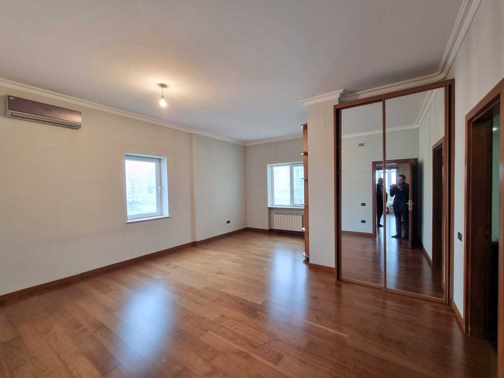 Satılır 5 otaqlı yeni tikili 290 m² — Mənzil, Bakı (10)