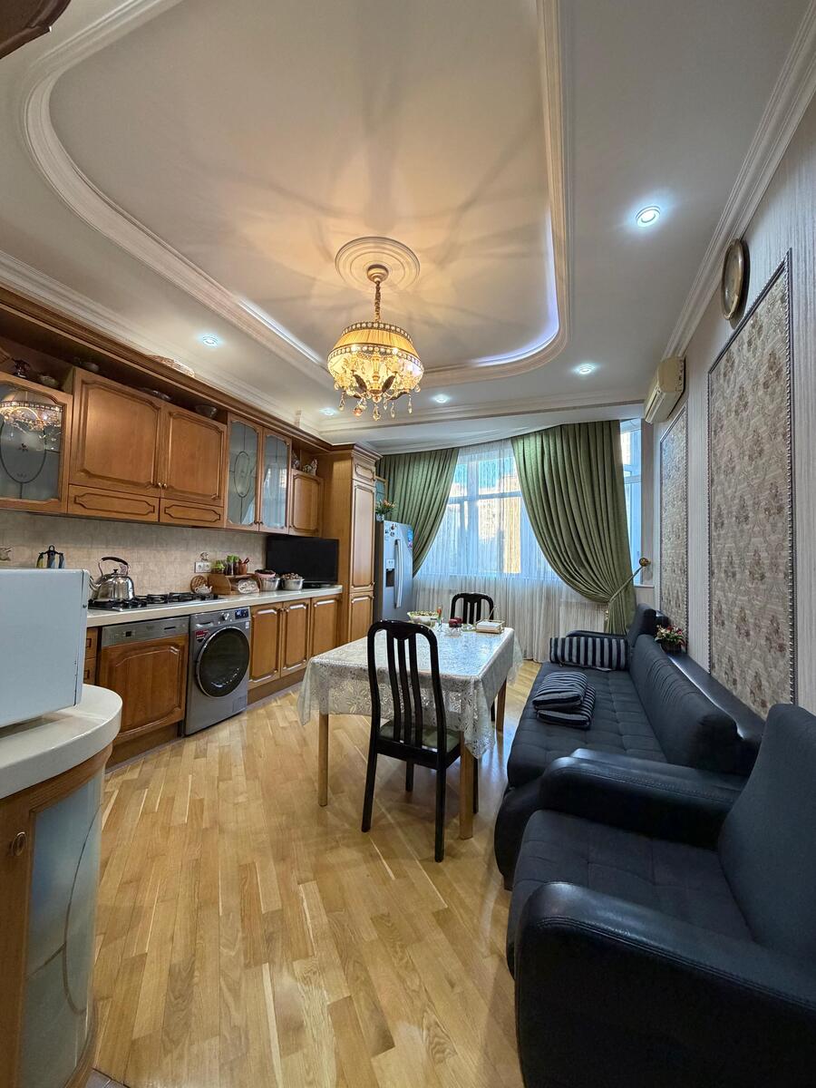 Satılır 4 otaqlı yeni tikili 210 m² — Mənzil, Bakı