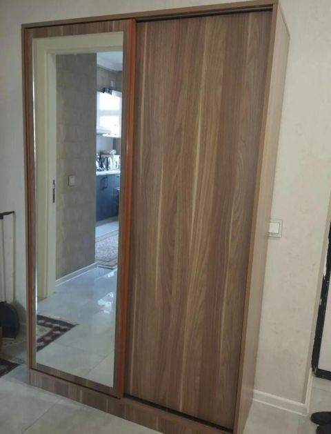 Dolab 220azn satılır. 1 ay əvvəl 400azn alınıb. 120*191*45 ölçülər — Digah