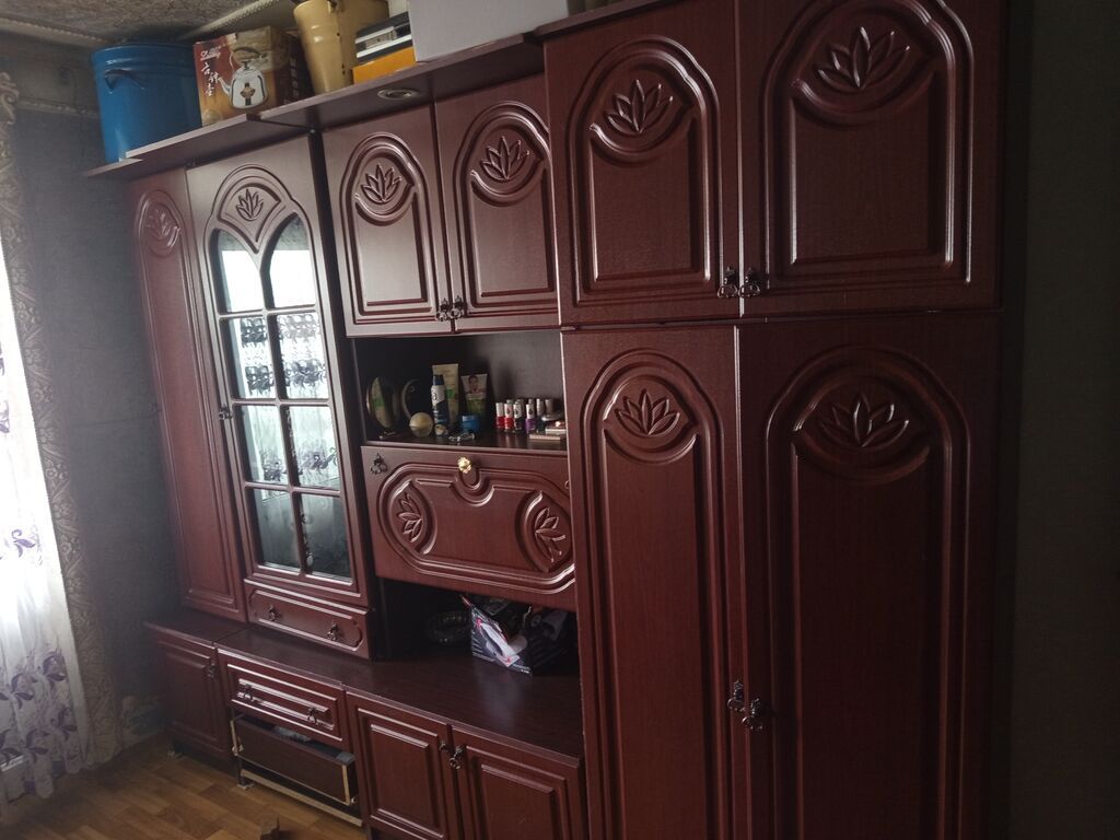 Klassik üslubda qonaq otağı üçün iri divar dolabı - Material: taxta — Qonaq otağı üçün, Gəncə