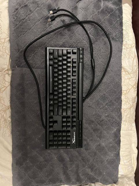 HyperX mexaniki klaviatura - Brend/model: HyperX (loqosu üzərində) — Masazır