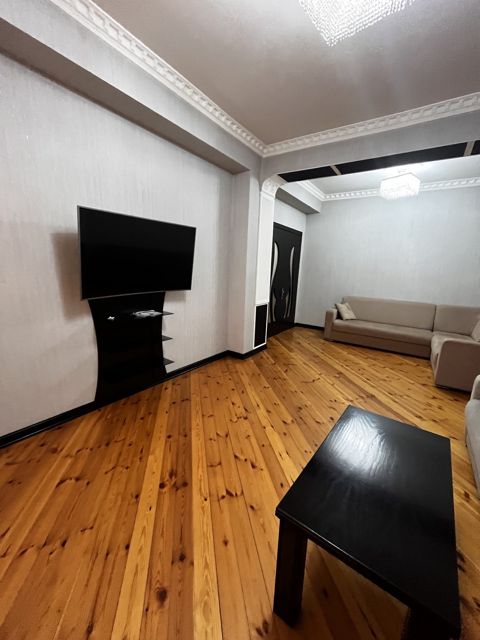 İcarəyə verilir 4 otaqlı yeni tikili 150 m² — Bakı