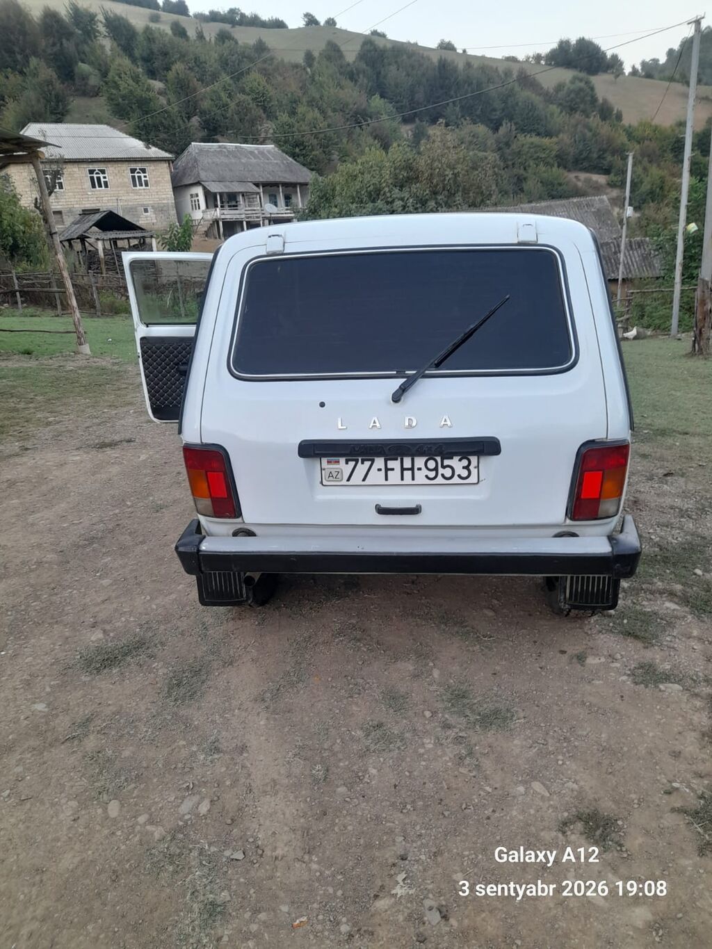 Lada Niva (3 qapı) – ağ rəng, 4x4 ofroud krossover/SUV. Texniki 77-FH-953 — Avtomobillər, Masallı (10)