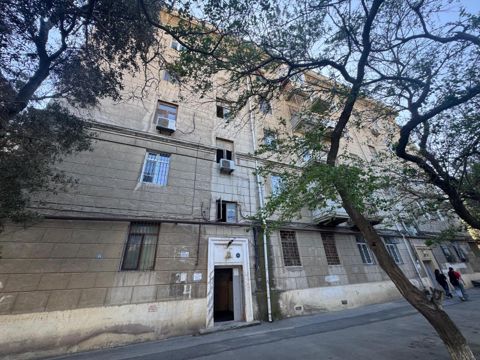 Satılır 5 otaqlı köhnə tikili 145 m² — Bakı
