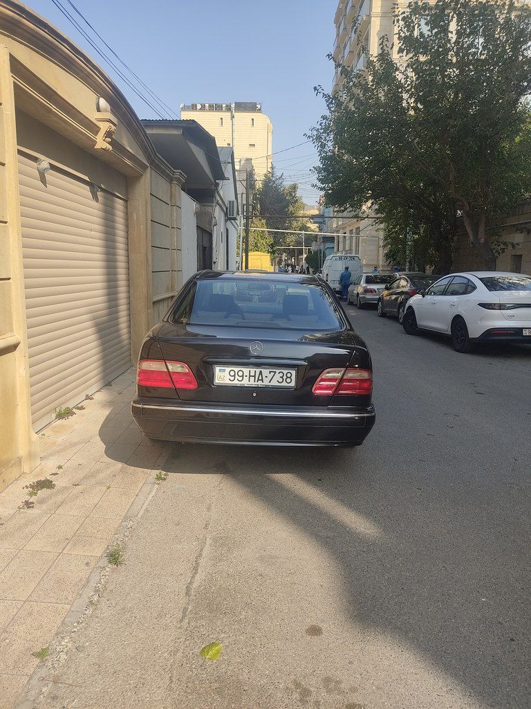 Mercedes E 200, 2.0 L, 2001 il, 372 000 km 99-HA-738 — Avtomobillər, Bakı (4)