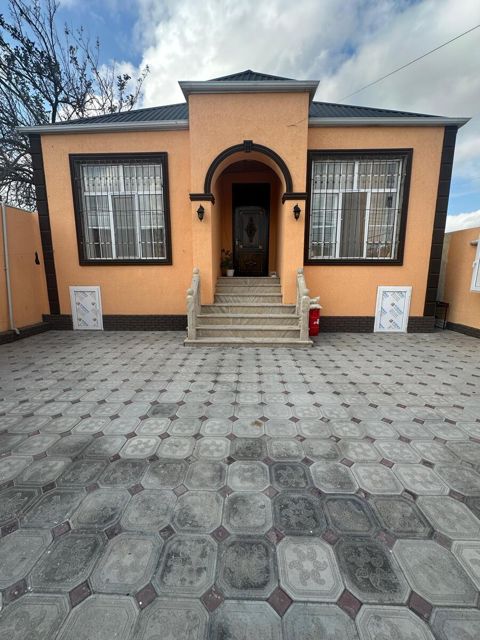 Satılır 4 otaqlı həyət evi/bağ evi 120 m² — Bakı