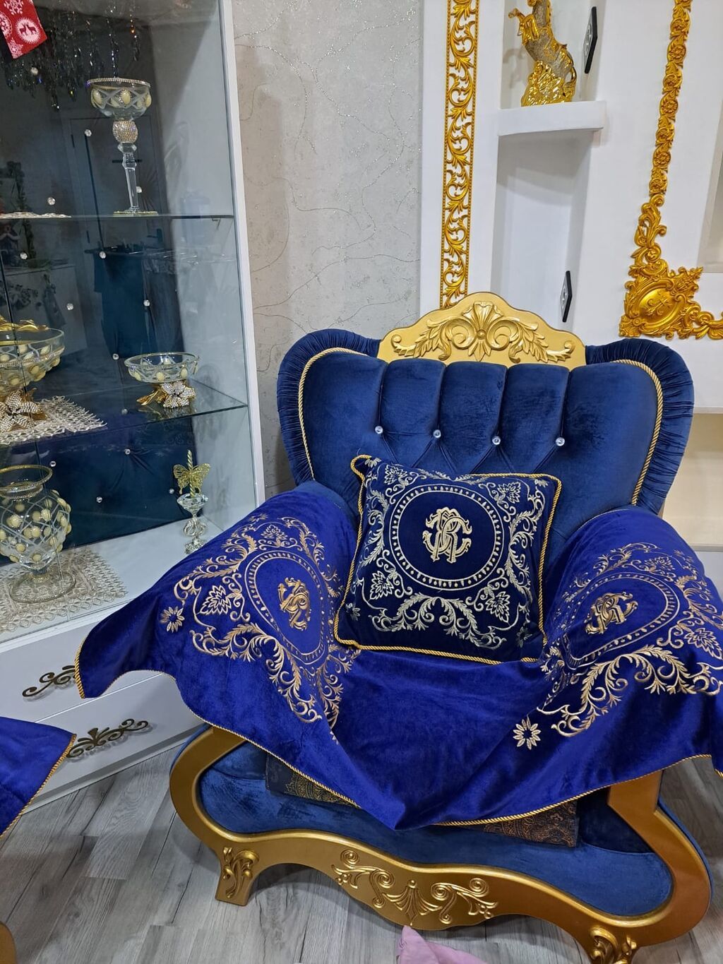 Klassik üslubda 3+1 oturma dəsti - Tərkibi: 3 nəfərlik divan və 1 — Yumşaq mobilya dəstləri, Bakı (3)