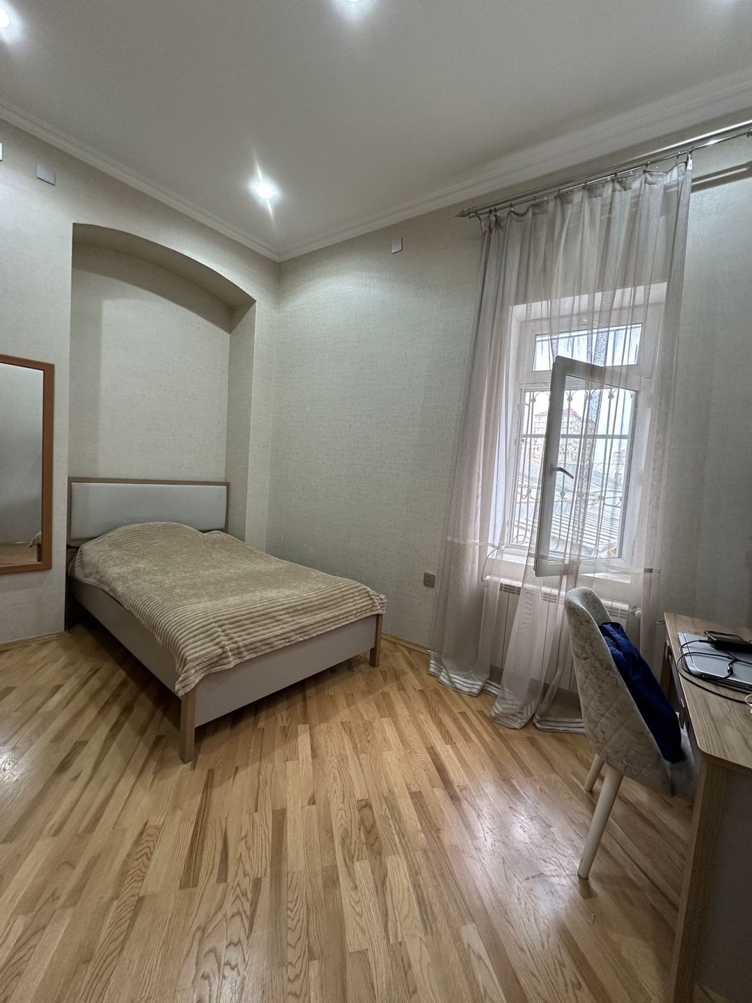 İcarəyə verilir 4 otaqlı köhnə tikili 160 m² — Mənzil, Bakı (9)