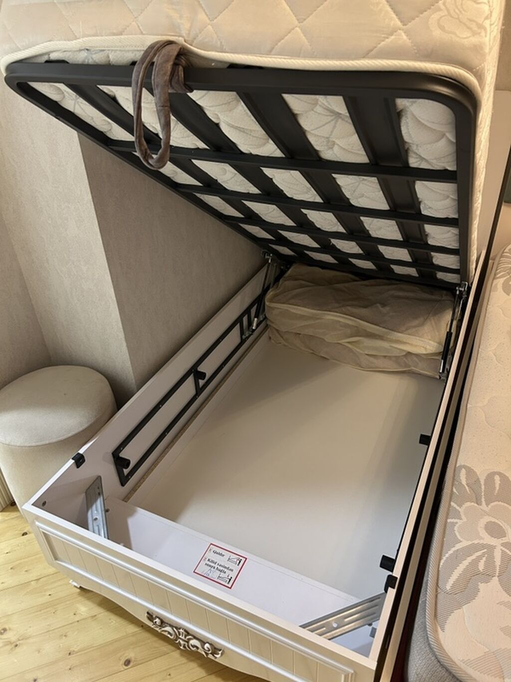Tək nəfərlik çarpayı. Embawood dan alinib. Eni 95sm Uz 210sm Çox az — Yataqlar, Bakı (2)