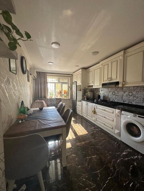 Satılır 3 otaqlı köhnə tikili 90 m² — Bakı