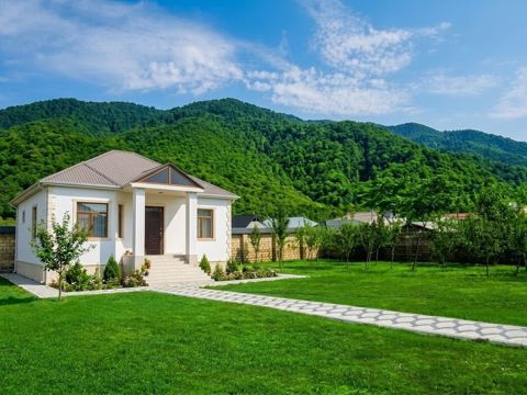 200 kv. m, 4 otaqlı, Kombi, Qaz, İşıq — Qəbələ