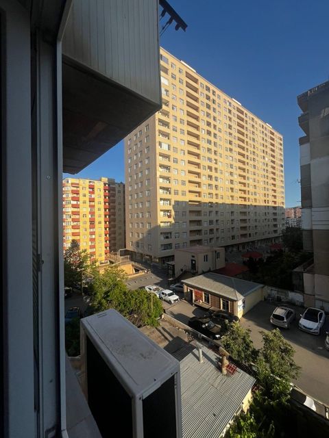 Satılır 4 otaqlı köhnə tikili 120 m² — Bakı