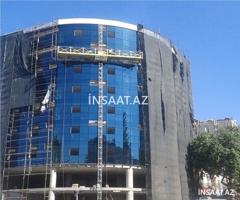 Fasad qaldırıcı kran (lebyotka-lulka) yük lifti — Bakı