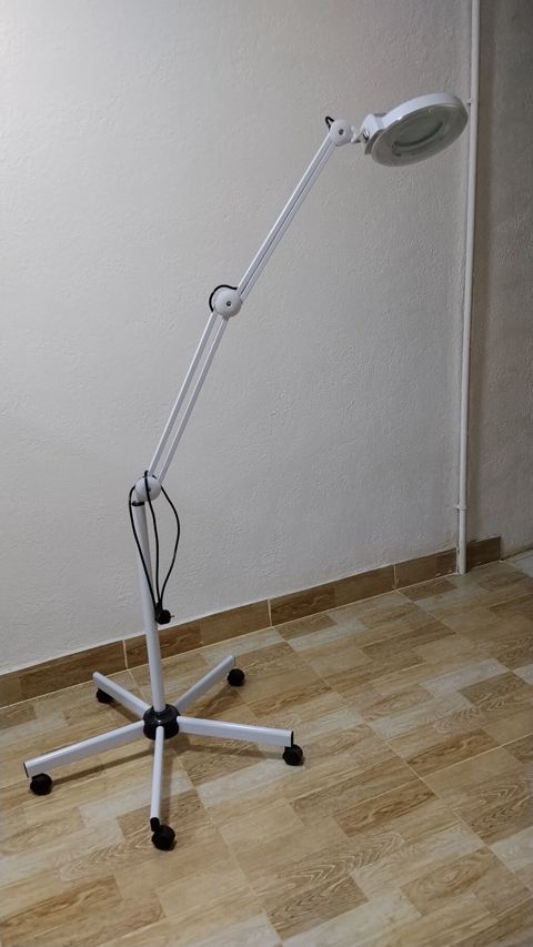 Təkərli stend üzərində lupalı LED işıq lampası - 5-şüalı, təkərli — Bakı