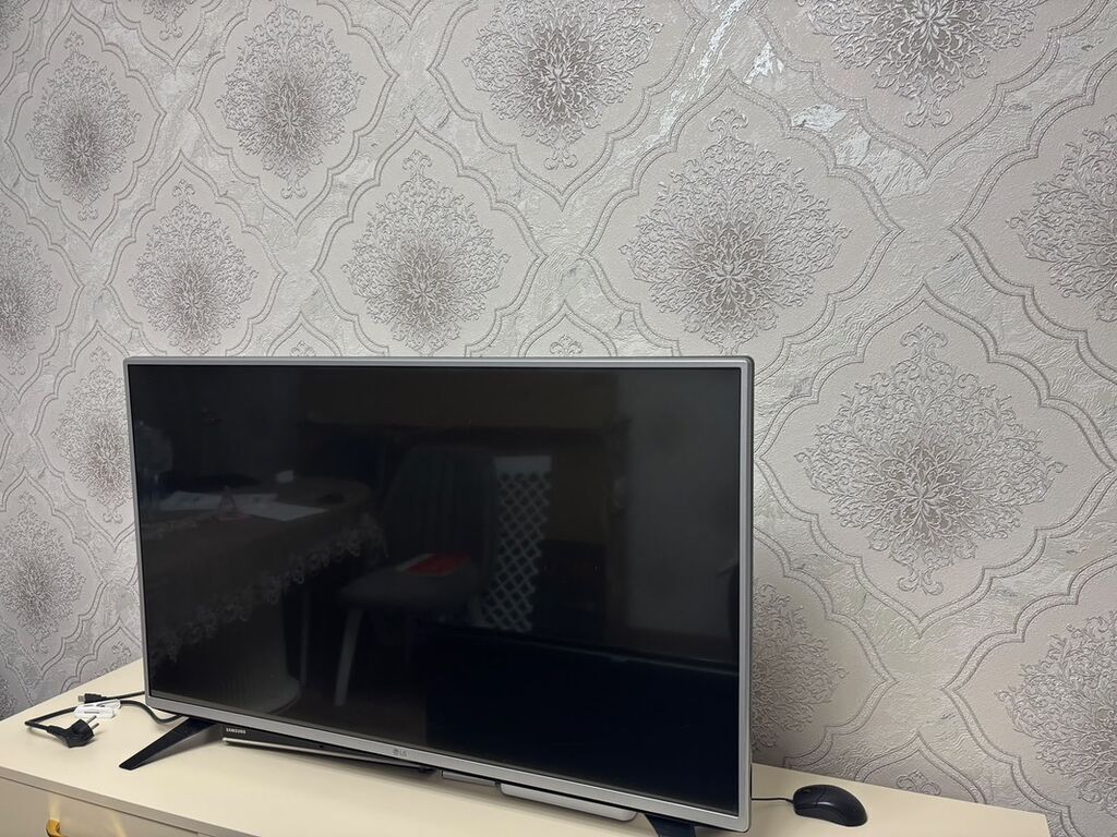Televizor — 200 AZN Televizor altlığı — 60 AZN Qonaq otağı üçün — Televizorlar, Bakı (4)